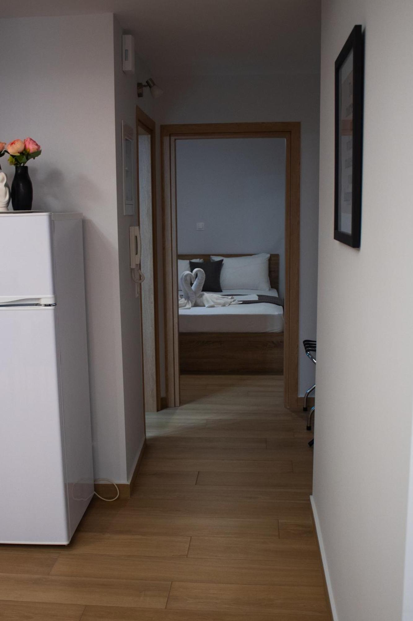 Giakost Apartments V Near Airport 아르테미다 외부 사진