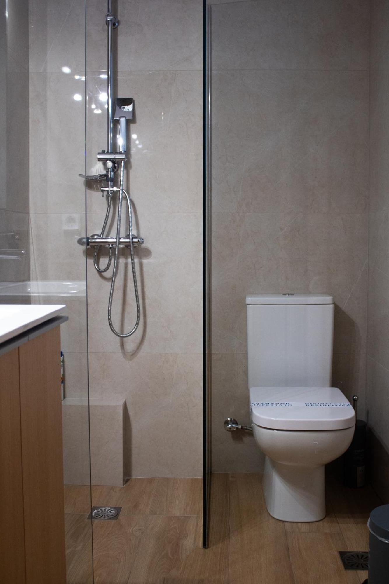 Giakost Apartments V Near Airport 아르테미다 외부 사진